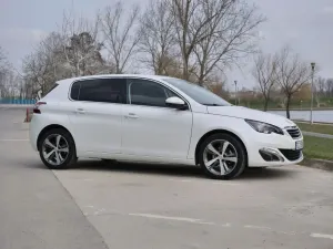 Peugeot 308 II [2013 - 2021] BlueHDi 120 Stop & Start Allure 2017