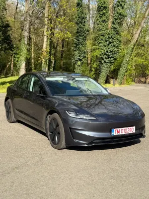 Tesla Model 3 Standard Hinterradantrieb 2024