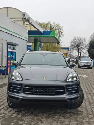 Porsche Cayenne 2021