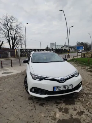 Toyota Auris II [2012 - 2018] 1.8 L VVT-i HSD Sol 2015