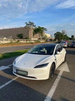 Tesla Model 3 2024