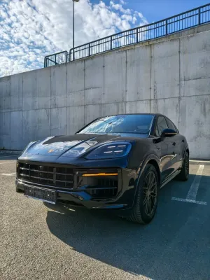 Porsche Cayenne Standard 2024