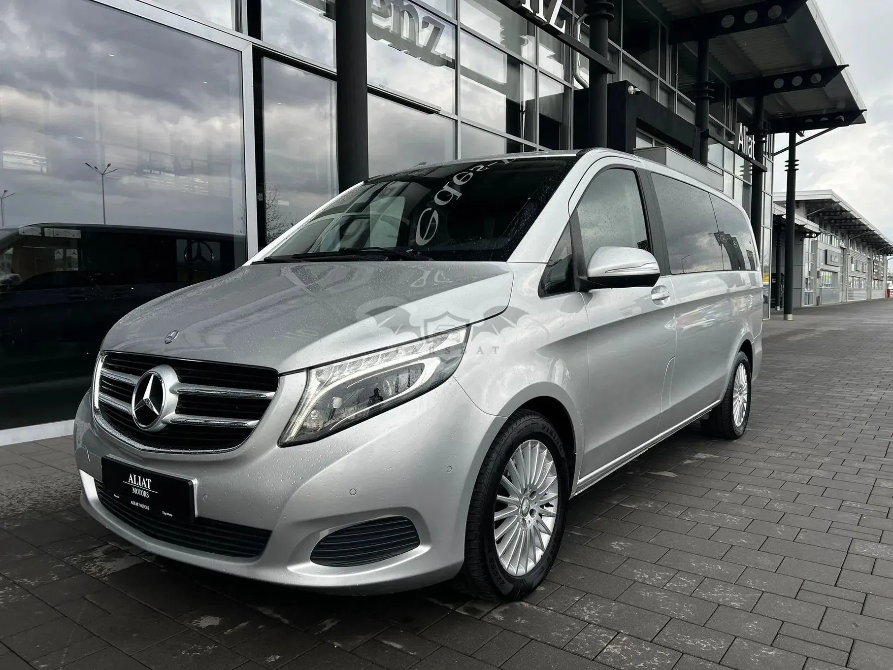 Mercedes-Benz V 220 CDI Lang 7G-TRONIC 2015