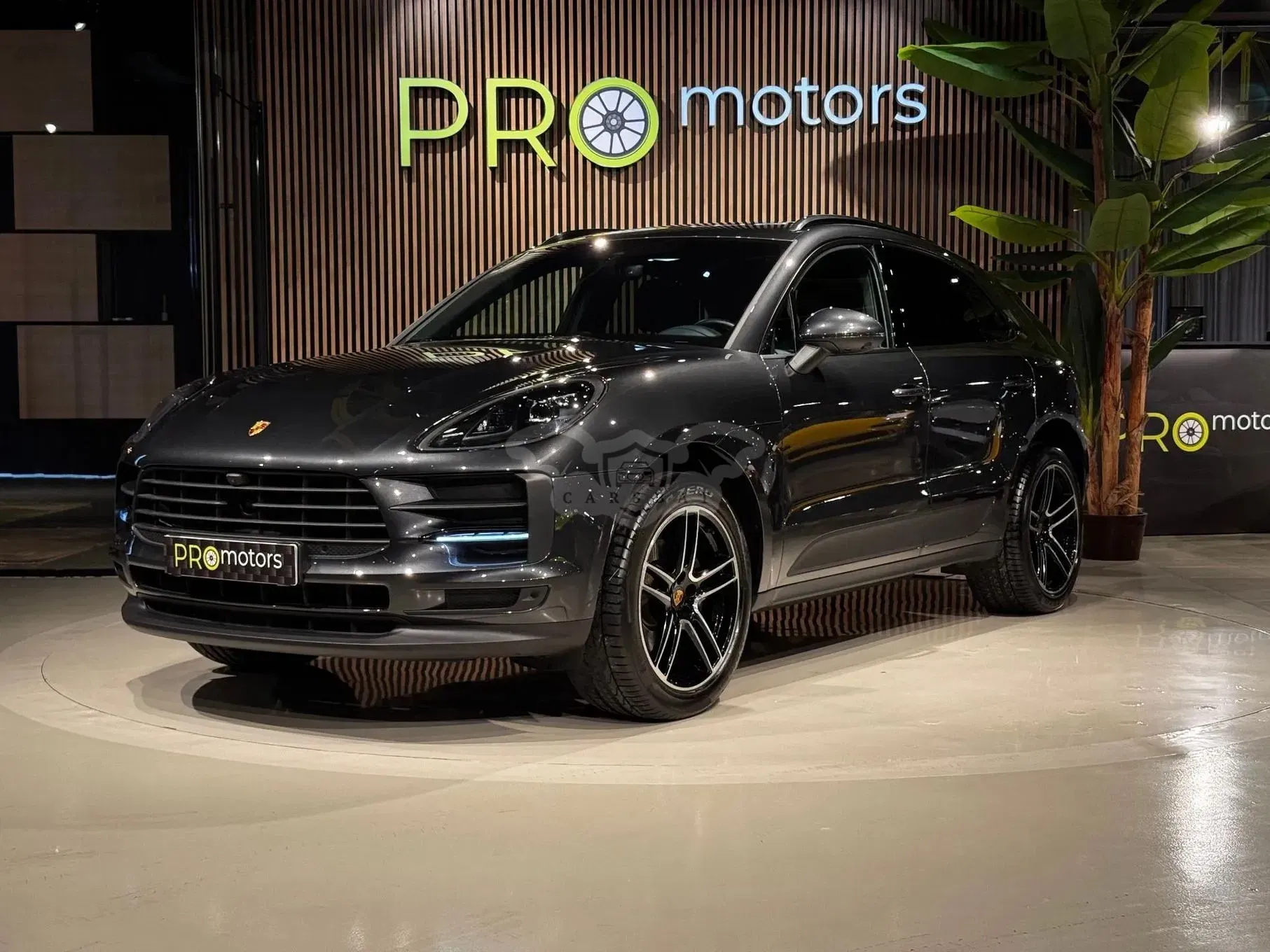 Porsche Macan Standard 2021