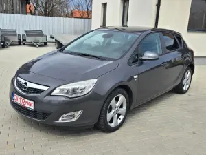 Opel Astra 1.6 Enjoy 2012