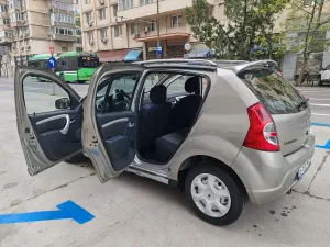 Dacia Sandero I [2008 - 2012] 1.6 MPI Orange 2011