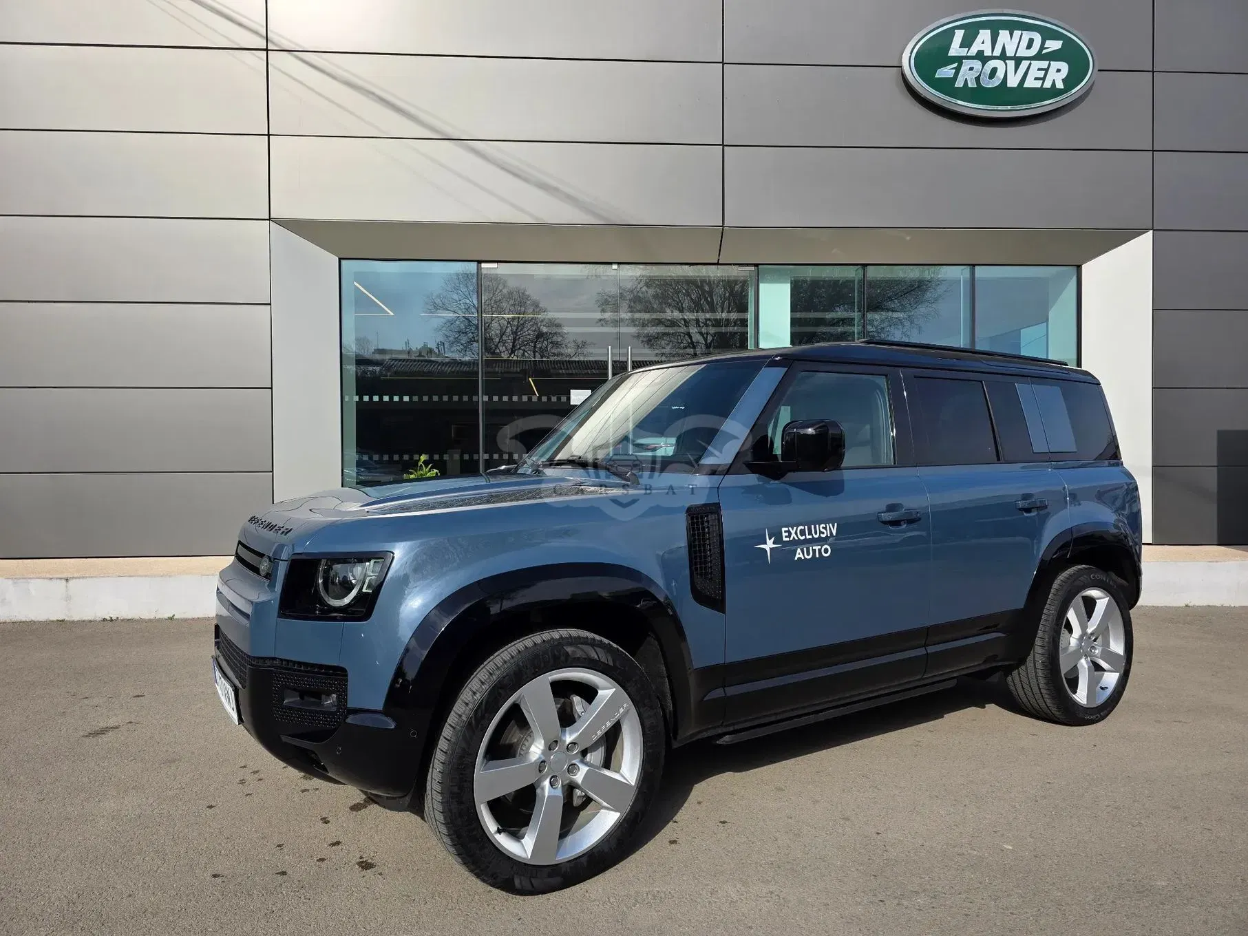 Land Rover Defender 2025
