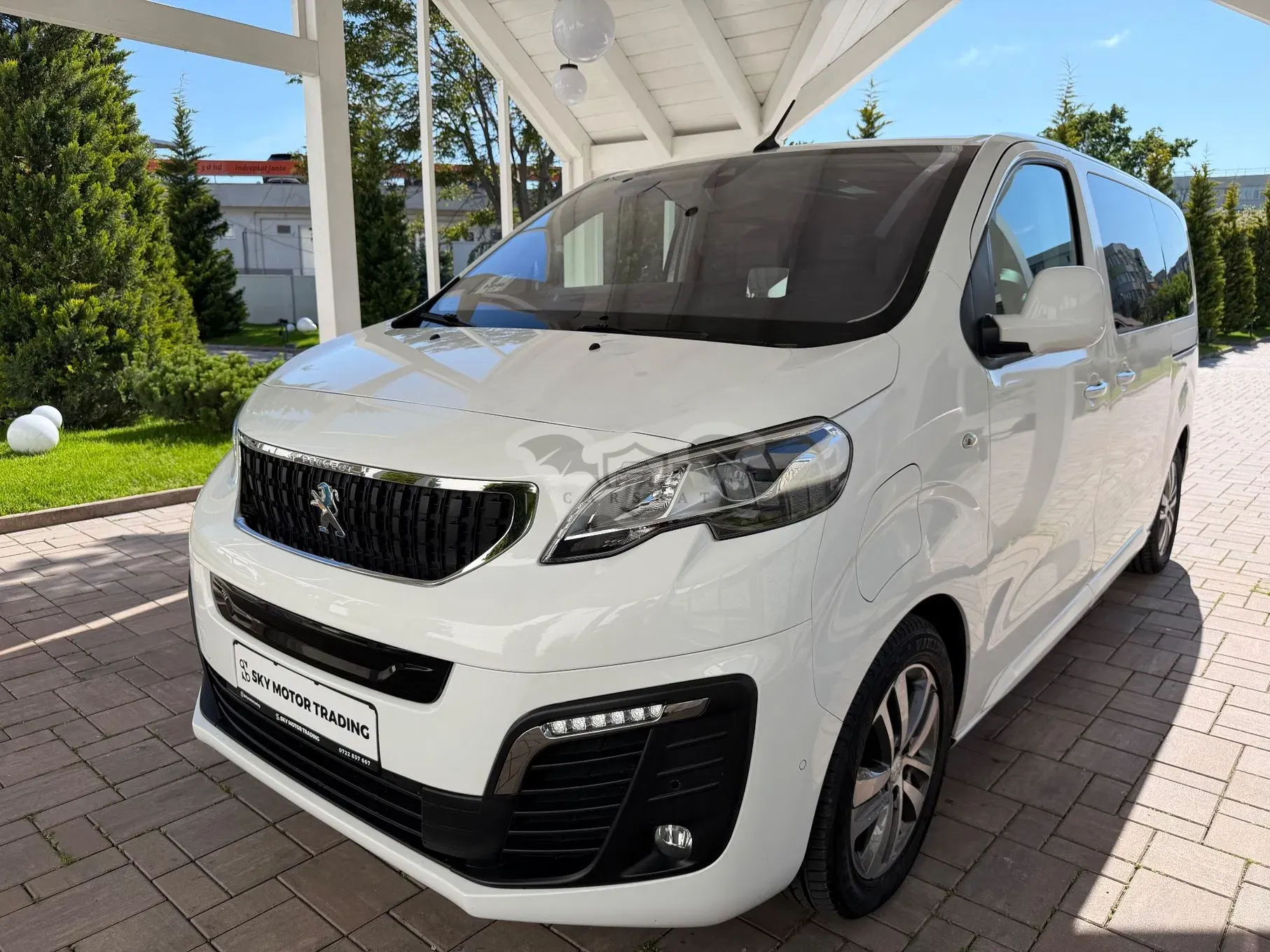 Peugeot Traveller e-Traveller L2 100kW - Baterie 75kWH Business VIP 2021