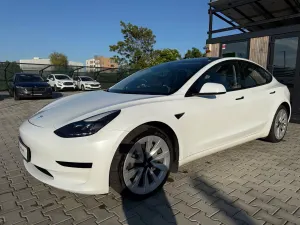 Tesla Model 3 Standard Reichweite Plus Hinterradantrieb 2022