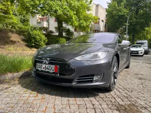 Tesla Model S 2015