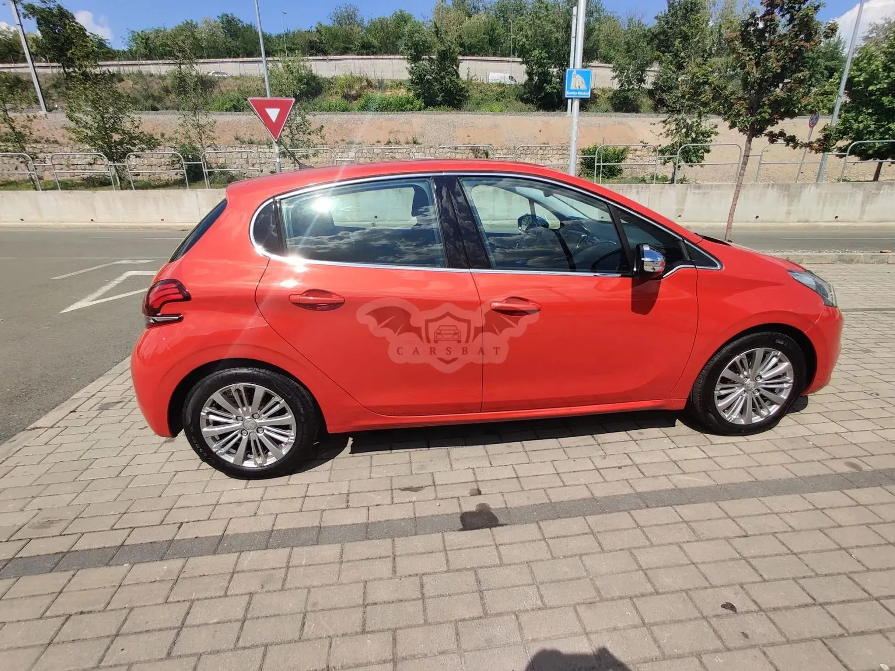 Peugeot 208 I [2012 - 2019] 1.2 L PureTech Turbo STT Allure 2018