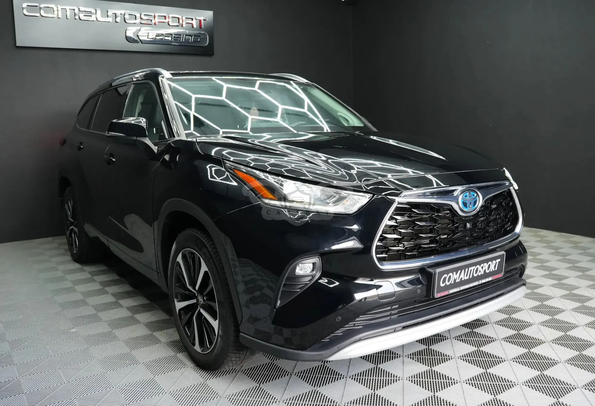 Toyota Highlander III [2020 - Prezent] 2.5 L Dynamic Force 248CP Luxury Pearly 2021