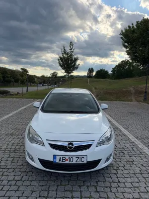 Opel Astra 1.4 ECOTEC Enjoy 2011