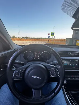 Jaguar XE 2.0 Portfolio 2015