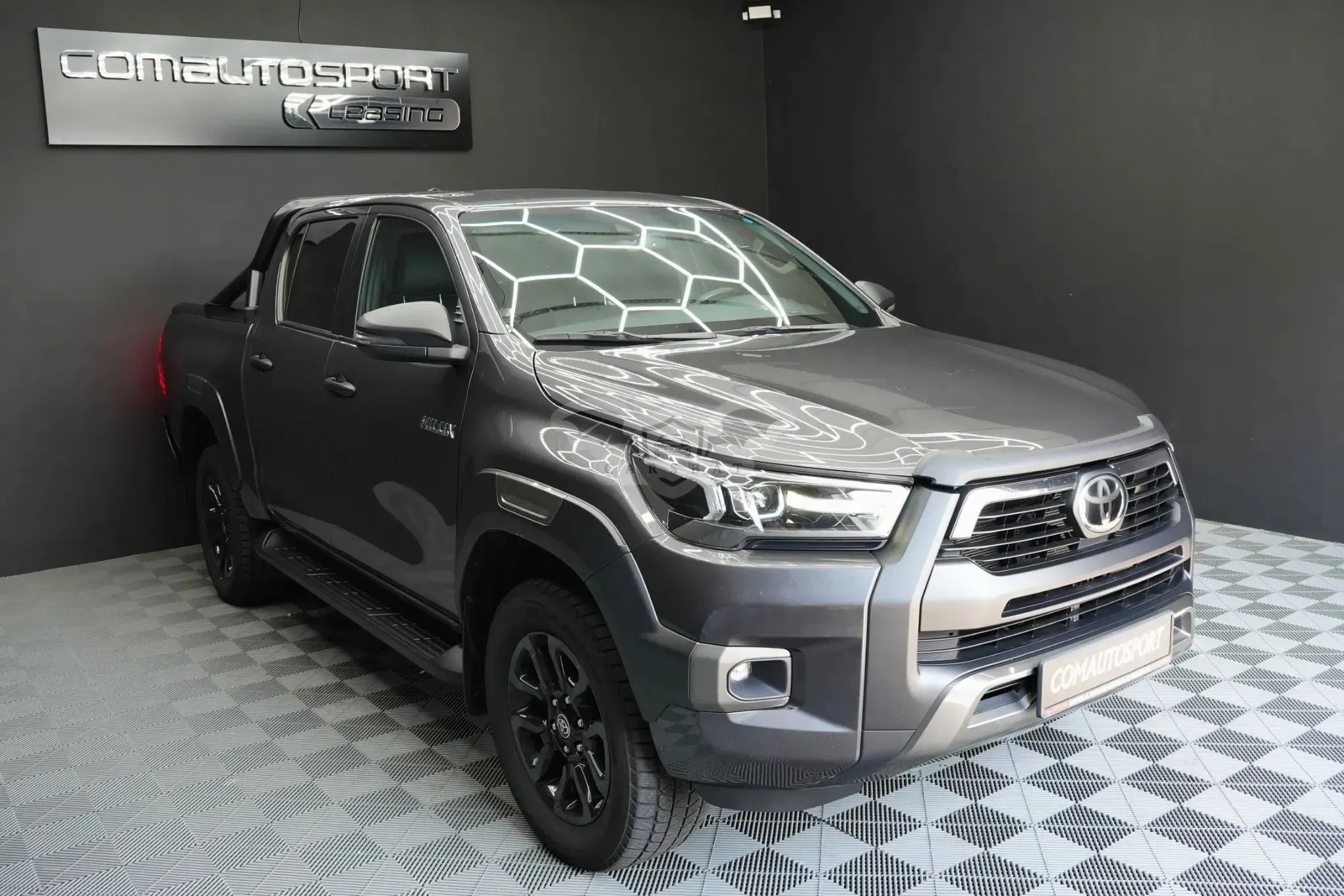 Toyota Hilux 2.8D 204CP 4x4 Double Cab AT Invincible 2023