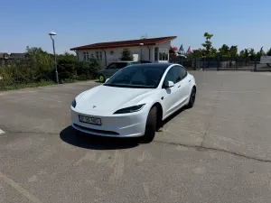 Tesla Model 3 2024