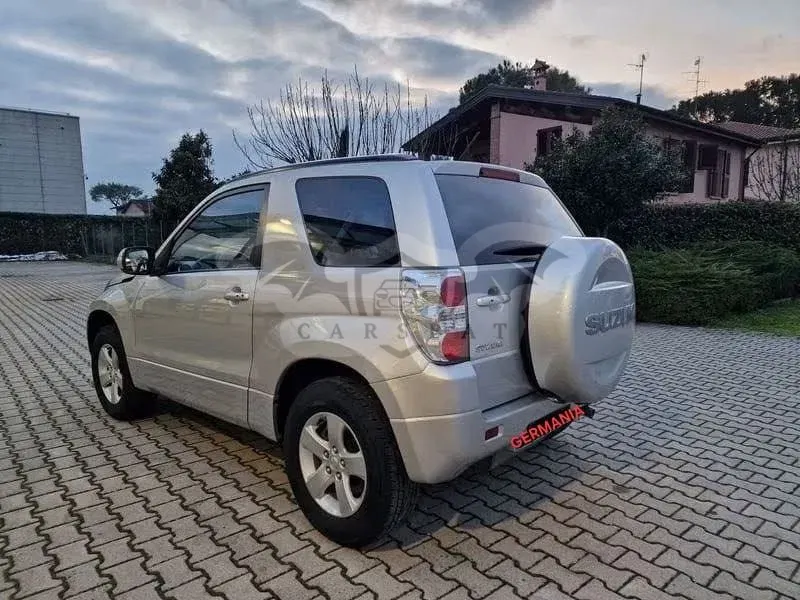 Suzuki Grand Vitara 2.4 Automatik Comfort+ 2011