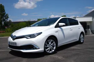 Toyota Auris II [2012 - 2018] 1.8 L VVT-i HSD Sol + 2015
