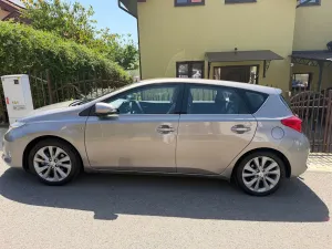 Toyota Auris II [2012 - 2018] 1.8 L VVT-i HSD Sol 2013
