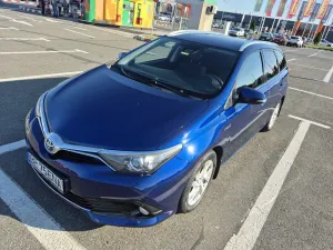 Toyota Auris II [2012 - 2018] 1.8 L VVT-i HSD Luna 2018