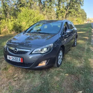 Opel Astra J [2009 - 2018] 1.7 CDTI Cosmo 2011