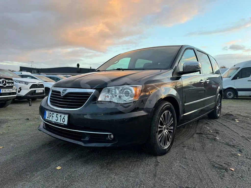 Lancia Voyager 2015