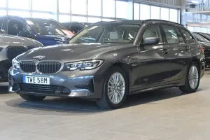 BMW 3 Series 330e 2022
