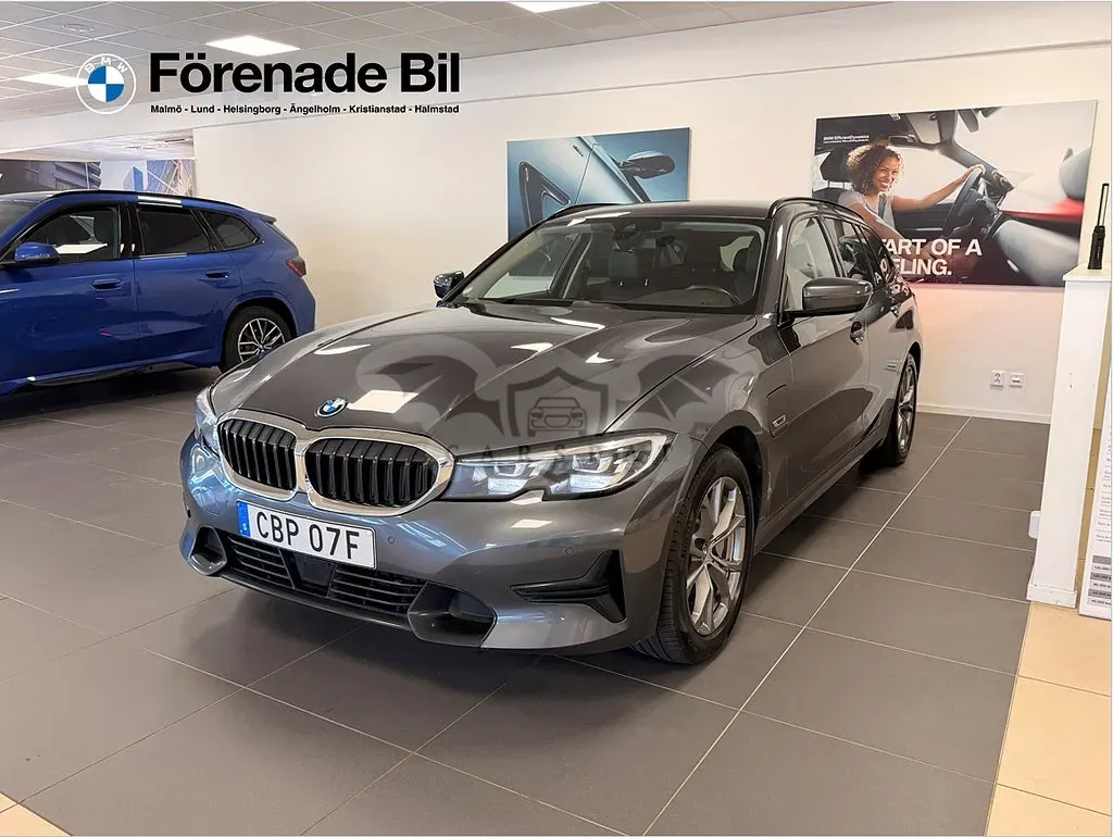 BMW 3 Series 330e 2022