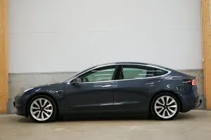 Tesla Model 3 2020