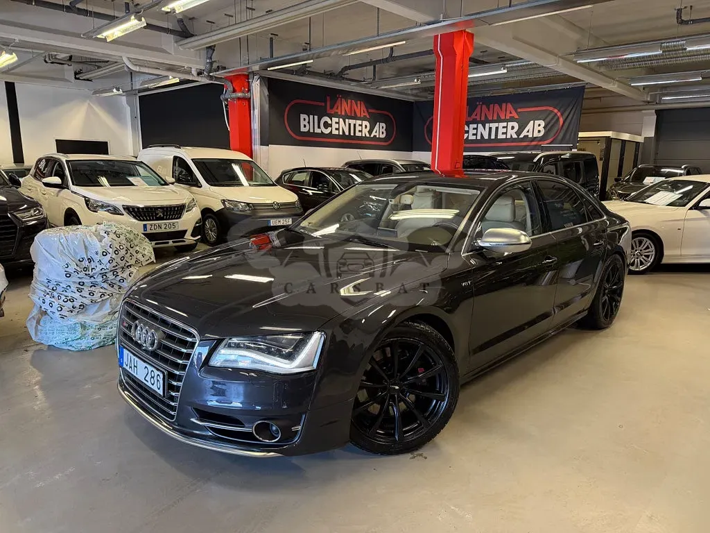 Audi S8 2013