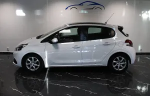 Peugeot 208 2015