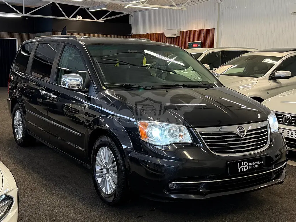 Lancia Voyager 2015
