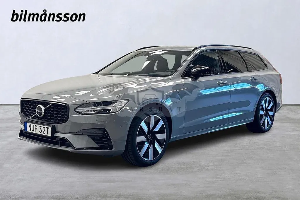 Volvo V90 2025
