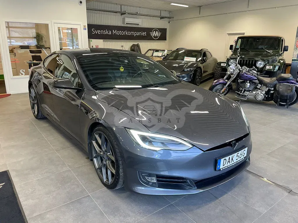 Tesla Model S 2021