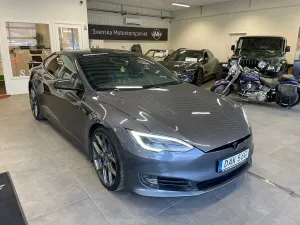 Tesla Model S 2021