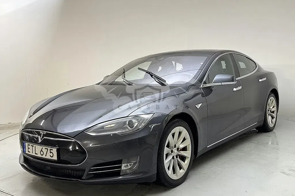 Tesla Model S 2015