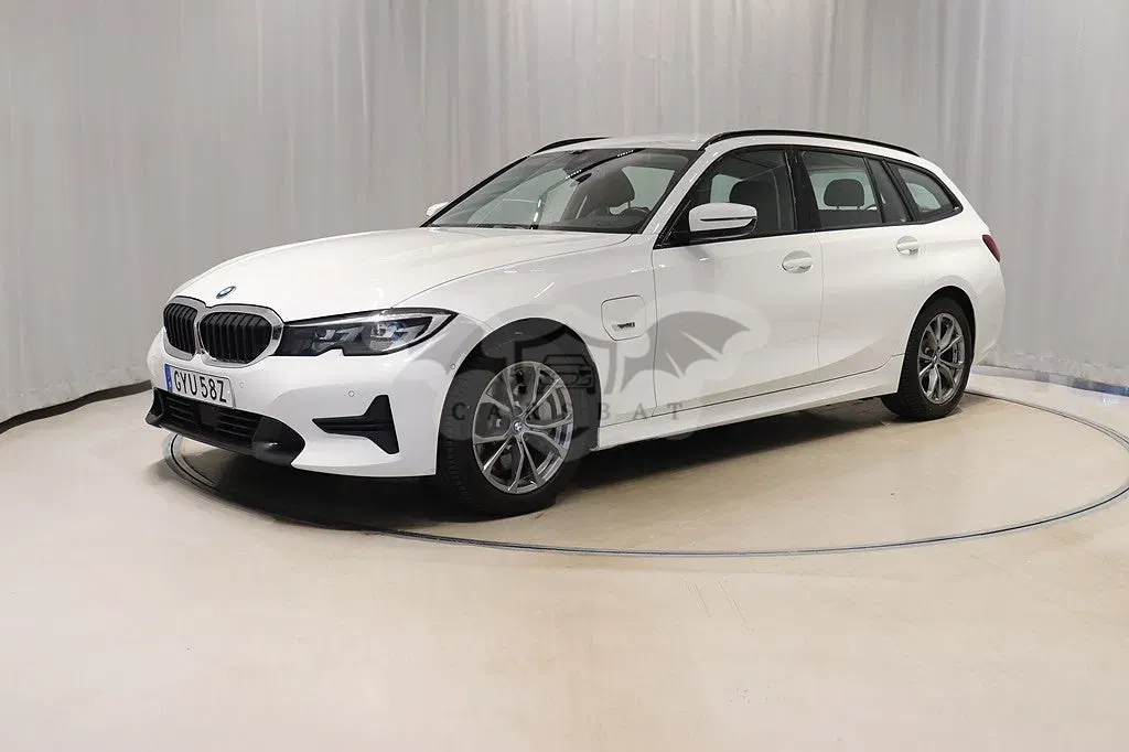 BMW 3 Series 330e 2022