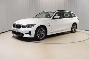BMW 3 Series 330e 2022