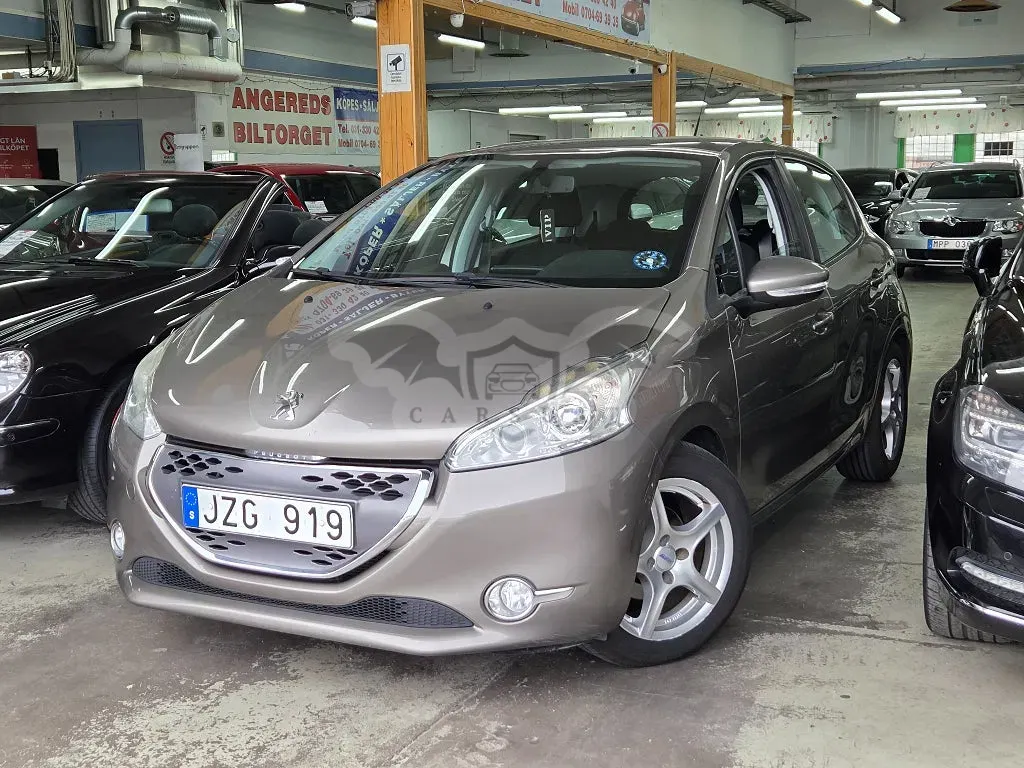 Peugeot 208 2012