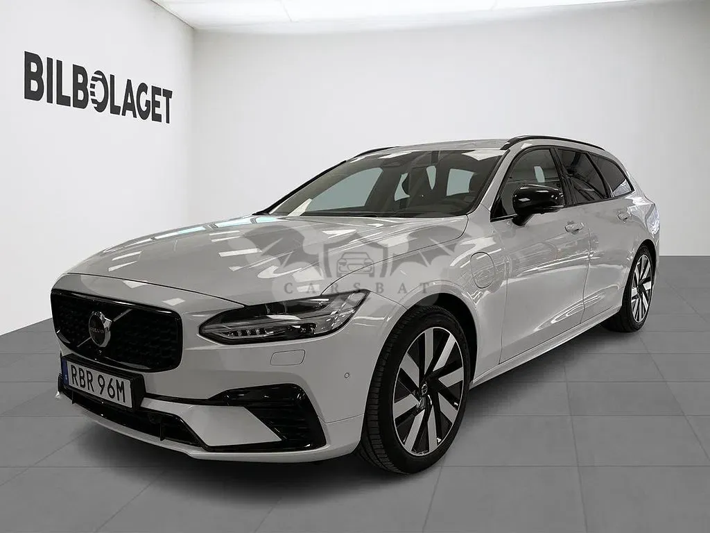 Volvo V90 2025