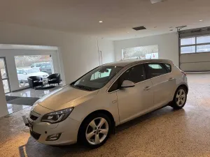 Opel Astra 2011