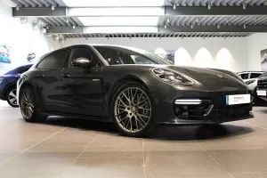 Porsche Panamera 2021