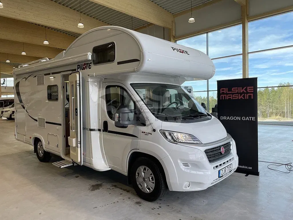 Pilote essentiel c 700 /solcell/6 bältade/6 sovplatser/hög lastvikt/fin 2018