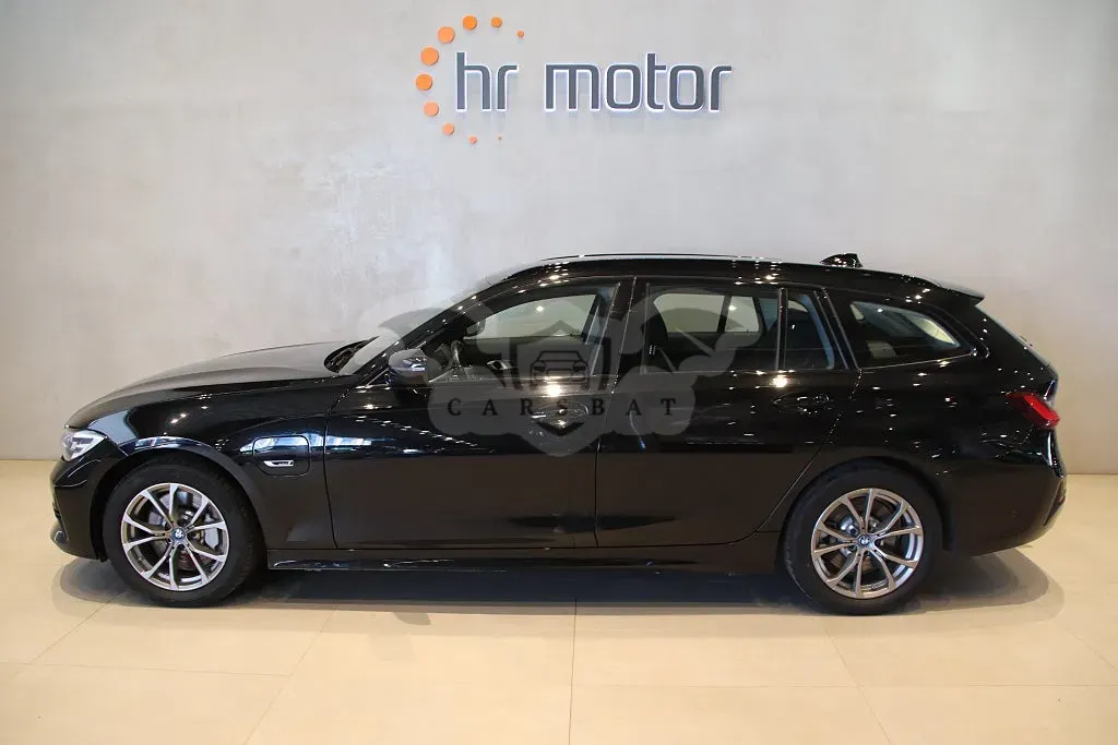 BMW 3 Series 330e 2022