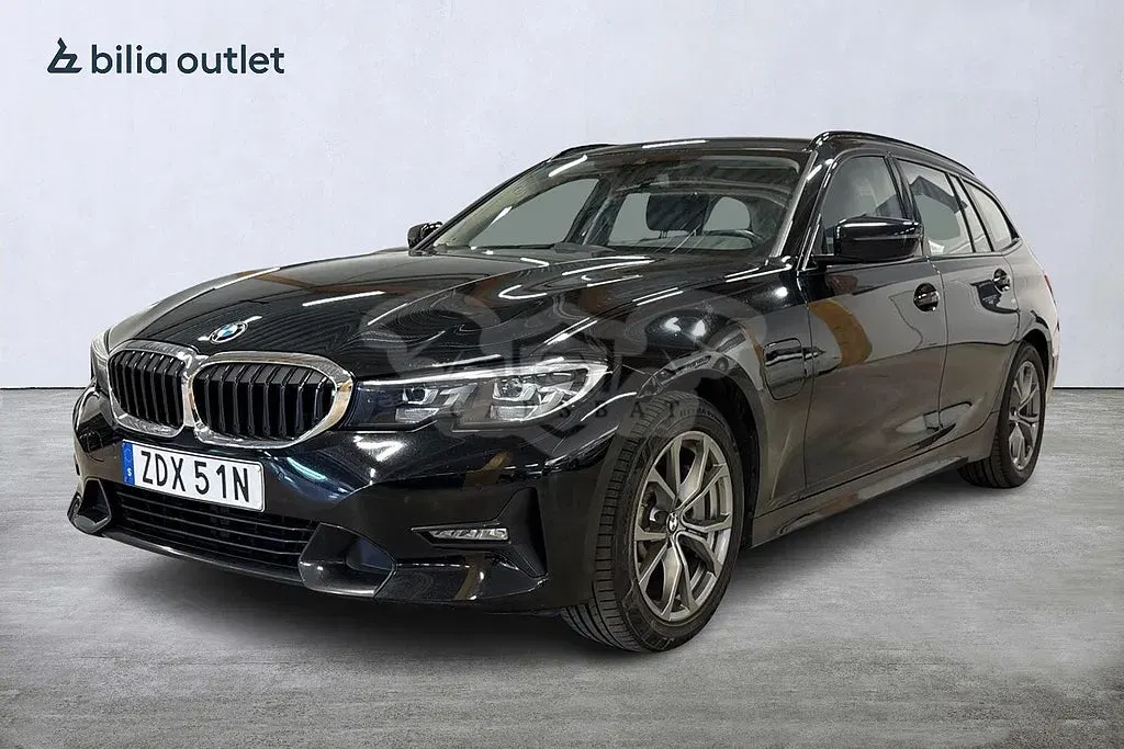 BMW 3 Series 330e 2021