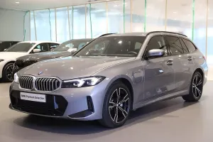 BMW 3 Series 330e 2025