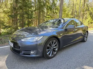 Tesla Model S 2016