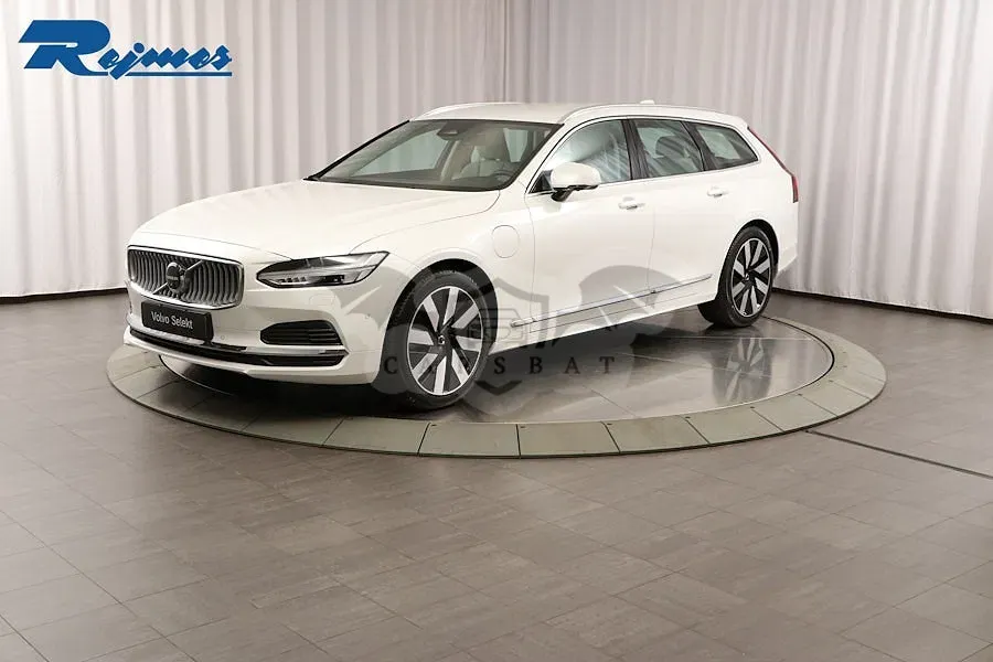 Volvo V90 2025