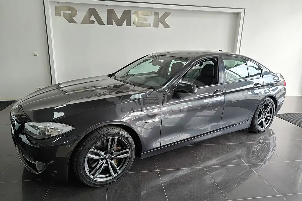 BMW 5 Series 530 2010