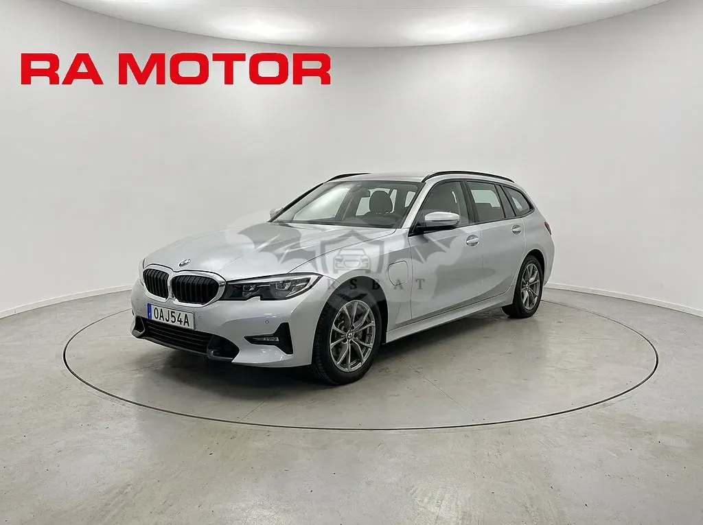 BMW 3 Series 330e 2021